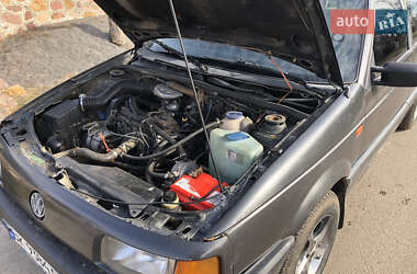 Седан Volkswagen Passat 1990 в 