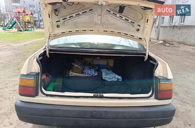 Седан Volkswagen Passat 1992 в 