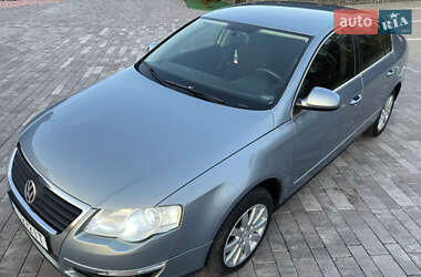 Седан Volkswagen Passat 2010 в Житомире