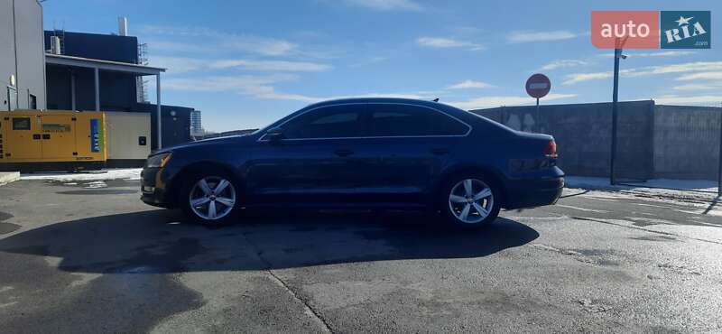 Седан Volkswagen Passat 2012 в Киеве