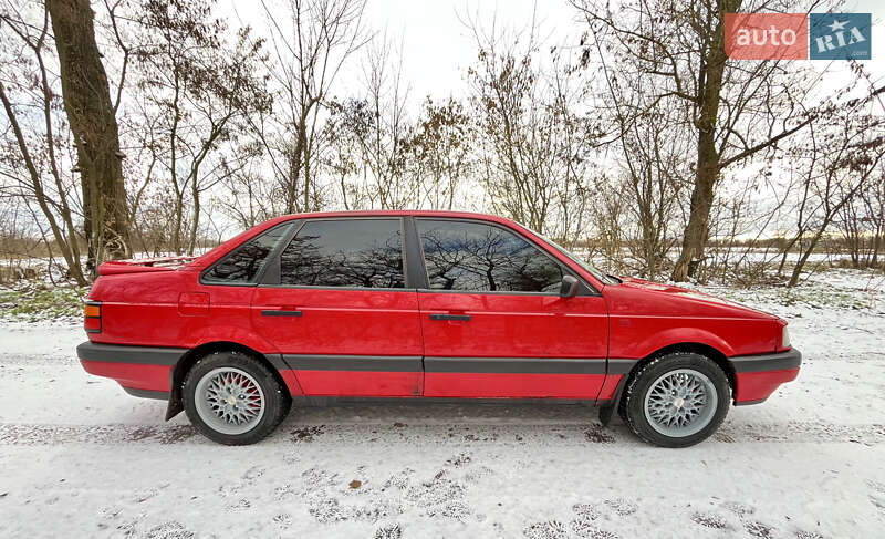Седан Volkswagen Passat 1989 в Києві