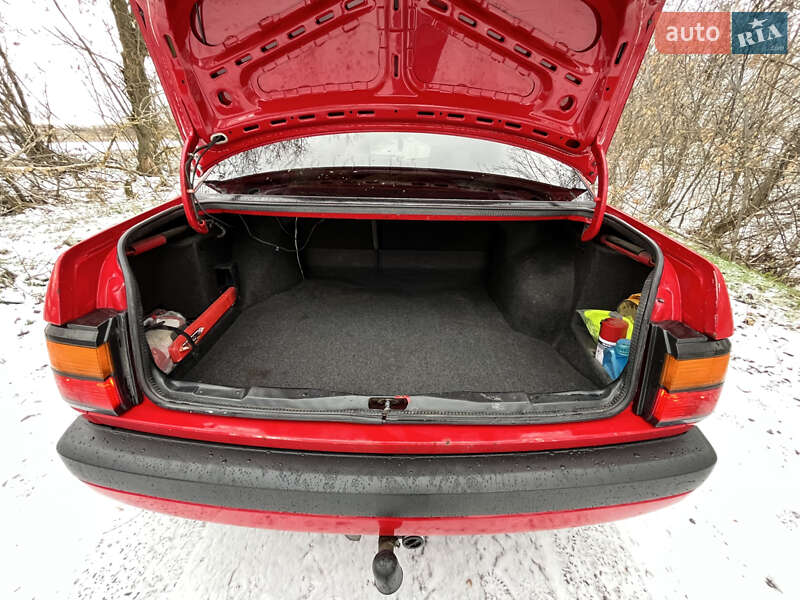 Седан Volkswagen Passat 1989 в Києві