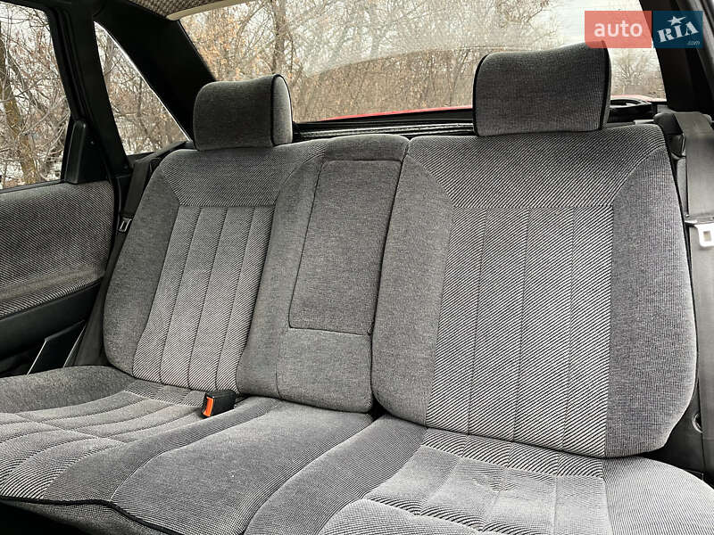 Седан Volkswagen Passat 1989 в Києві