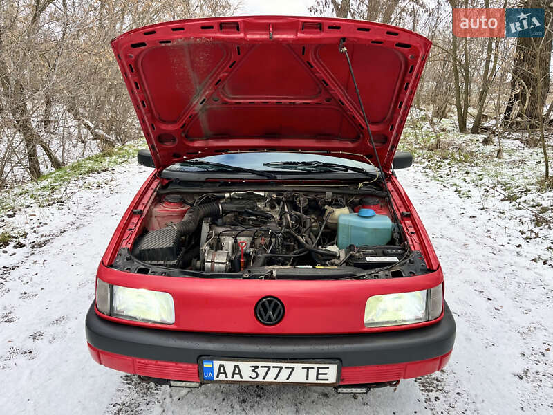 Седан Volkswagen Passat 1989 в Києві