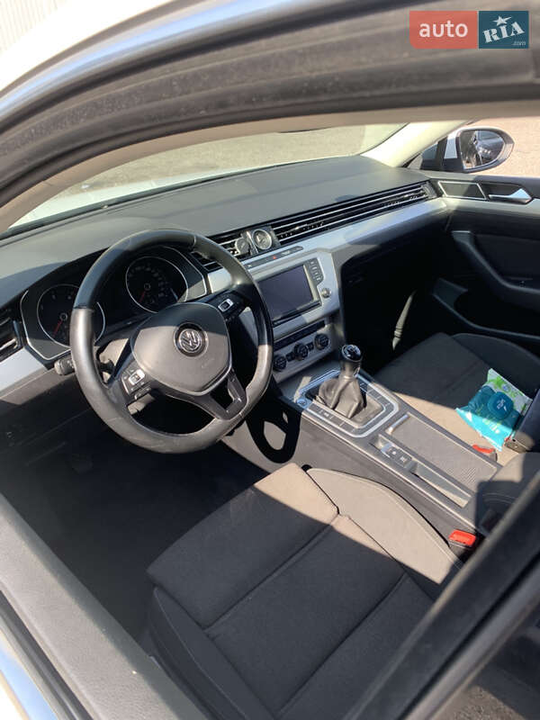 Универсал Volkswagen Passat 2017 в Киеве фото 18 Универсал Volkswagen Passat 2017 в Киеве