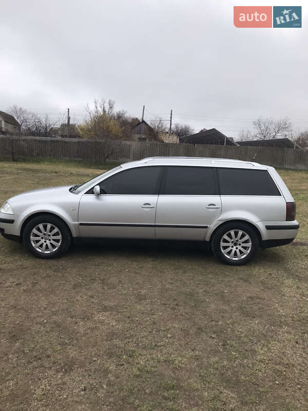 Універсал Volkswagen Passat 2001 в Окнах