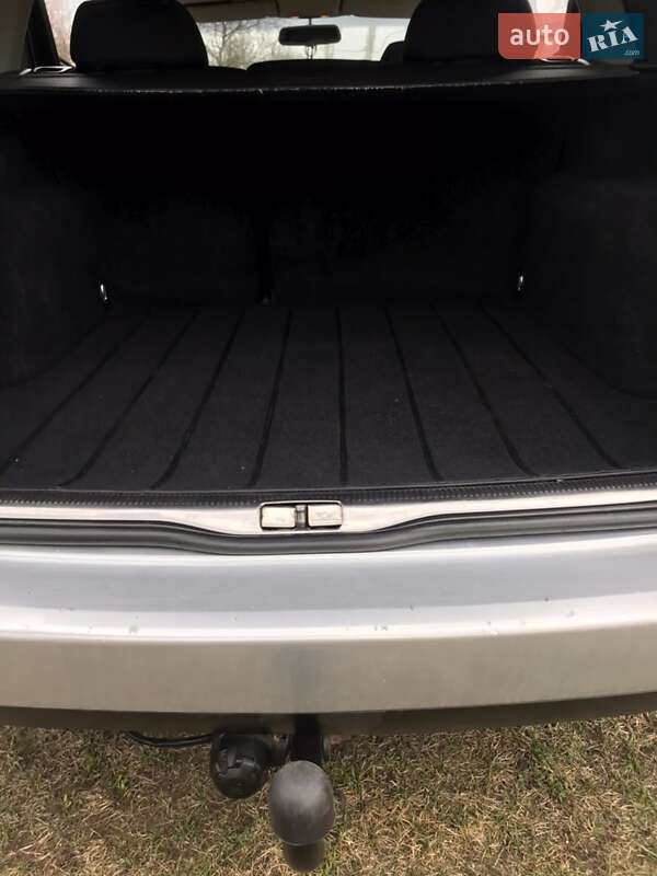 Універсал Volkswagen Passat 2001 в Окнах