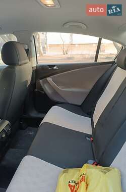 Седан Volkswagen Passat 2006 в Каменском