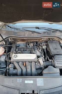 Седан Volkswagen Passat 2006 в Каменском