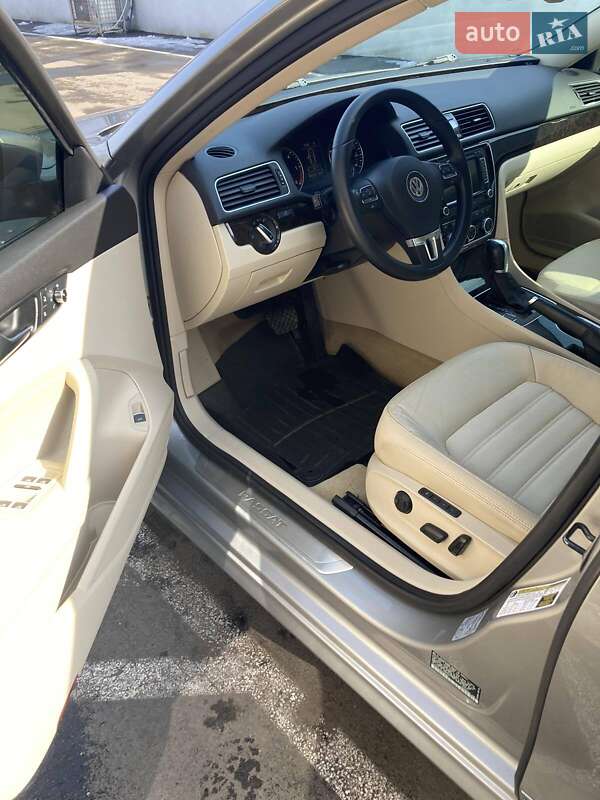 Седан Volkswagen Passat 2013 в Дніпрі