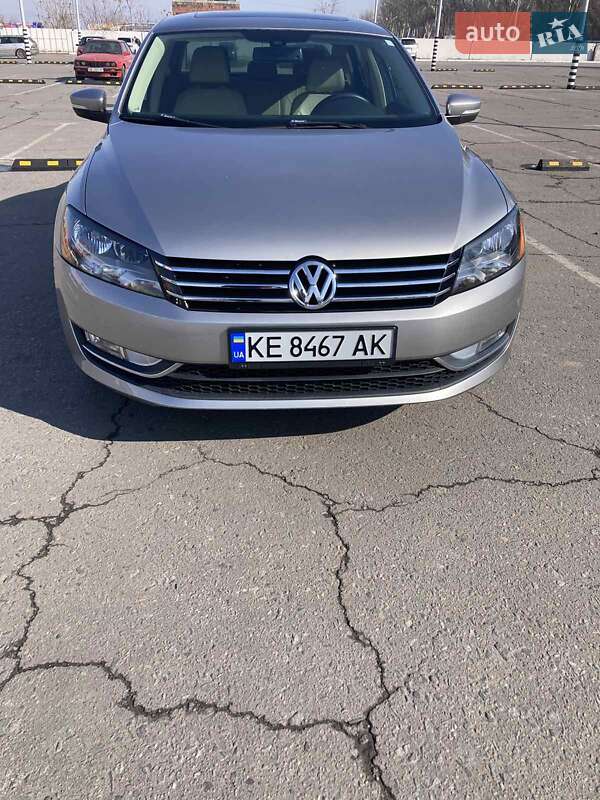 Седан Volkswagen Passat 2013 в Дніпрі
