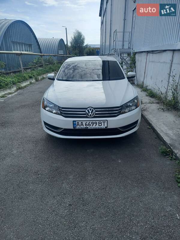 Седан Volkswagen Passat 2013 в Киеве