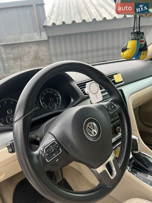 Седан Volkswagen Passat 2013 в Киеве