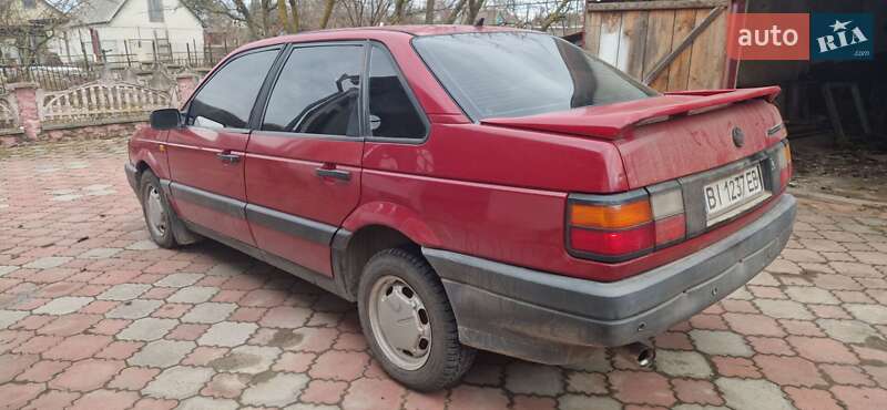 Седан Volkswagen Passat 1993 в Білогір'ї