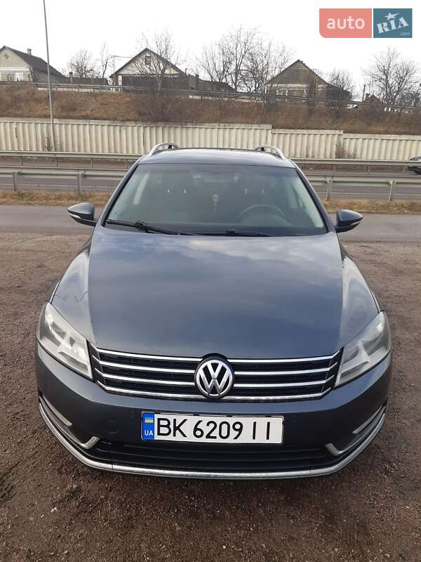 Универсал Volkswagen Passat 2011 в Ровно