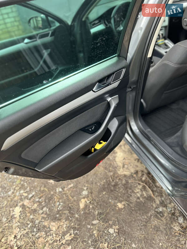 Універсал Volkswagen Passat 2015 в Харкові