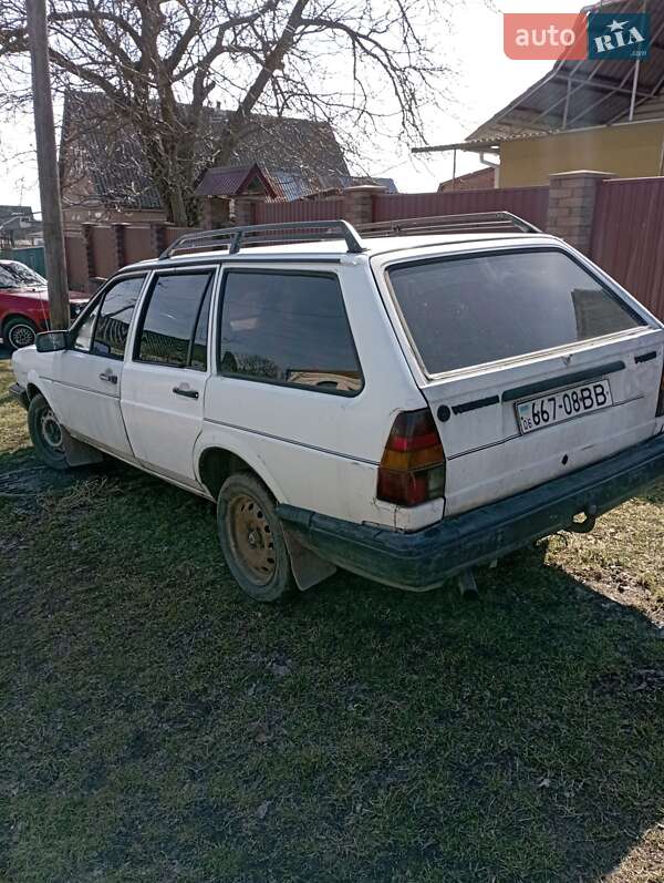 Универсал Volkswagen Passat 1987 в Тараще