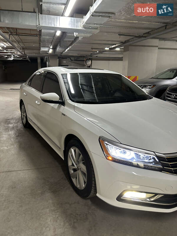 Седан Volkswagen Passat 2018 в Києві