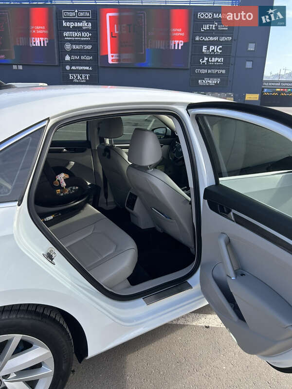 Седан Volkswagen Passat 2018 в Києві