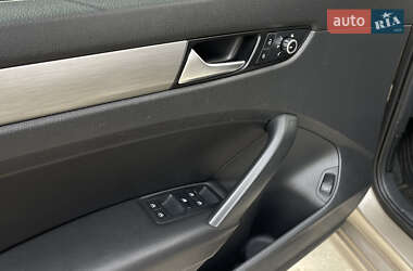 Седан Volkswagen Passat 2014 в Одессе