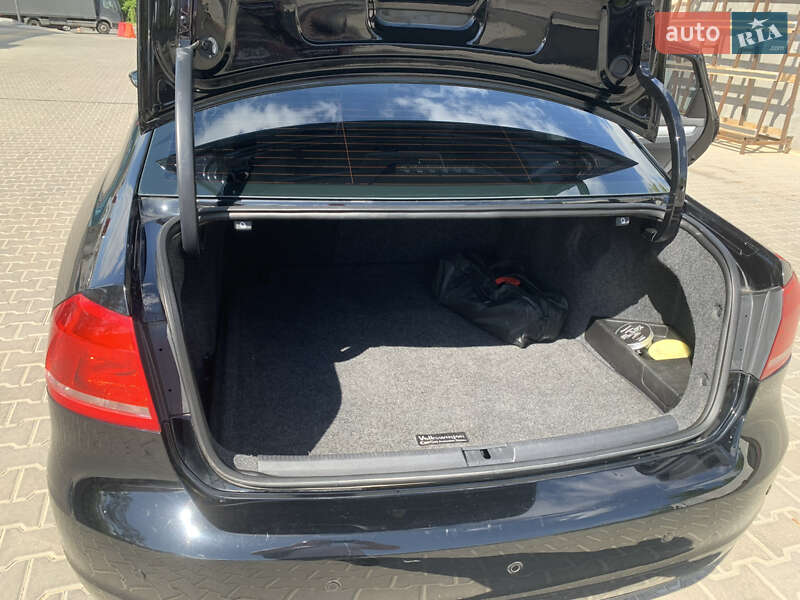 Седан Volkswagen Passat 2012 в Ровно