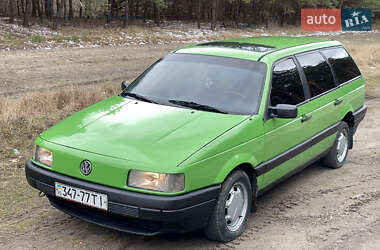 Універсал Volkswagen Passat 1992 в 