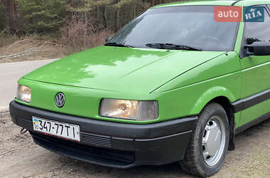 Універсал Volkswagen Passat 1992 в 