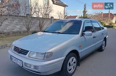 Седан Volkswagen Passat 1995 в Ровно