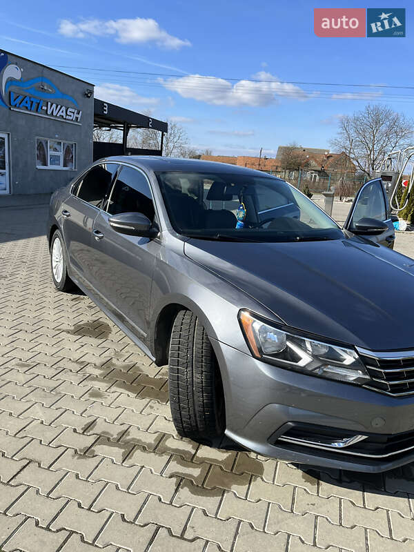 Седан Volkswagen Passat 2017 в Ужгороде