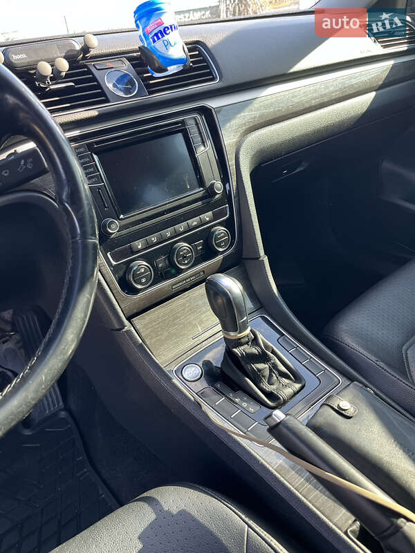 Седан Volkswagen Passat 2017 в Ужгороде