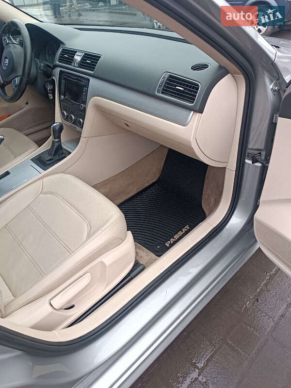Седан Volkswagen Passat 2012 в Павлограді