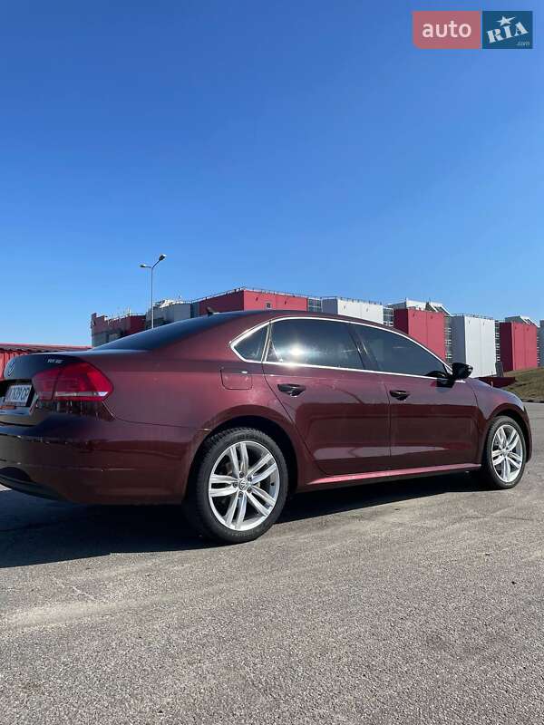Седан Volkswagen Passat 2012 в Києві