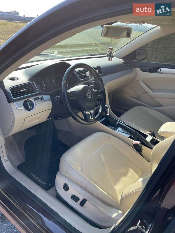 Седан Volkswagen Passat 2012 в Києві