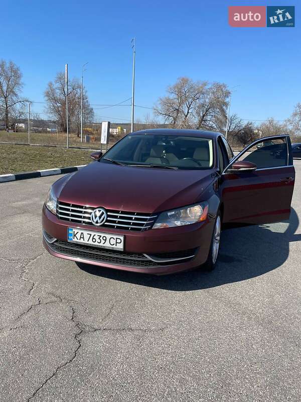 Седан Volkswagen Passat 2012 в Києві