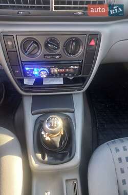 Седан Volkswagen Passat 2000 в 