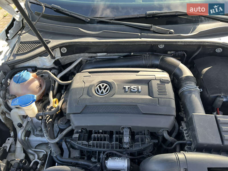 Седан Volkswagen Passat 2016 в Львові