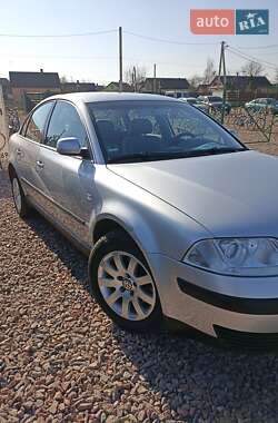 Седан Volkswagen Passat 2002 в 