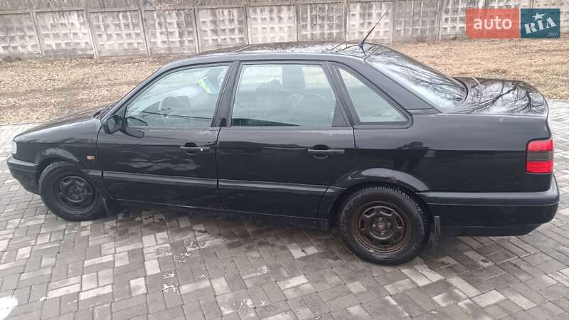 Седан Volkswagen Passat 1996 в Корце