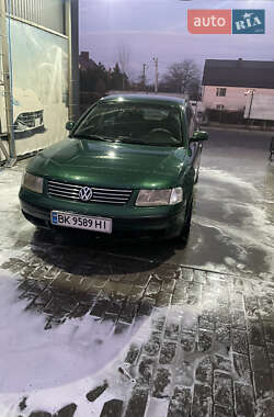 Седан Volkswagen Passat 1999 в Ровно
