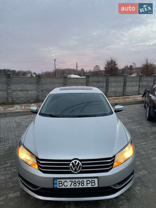 Седан Volkswagen Passat 2012 в Новояворовске