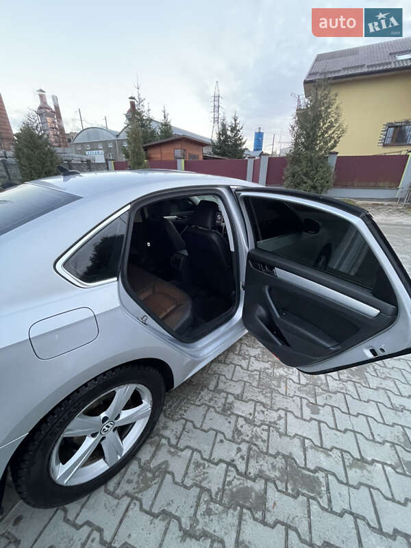Седан Volkswagen Passat 2012 в Новояворовске