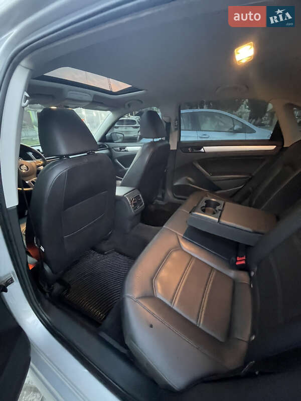 Седан Volkswagen Passat 2012 в Новояворовске