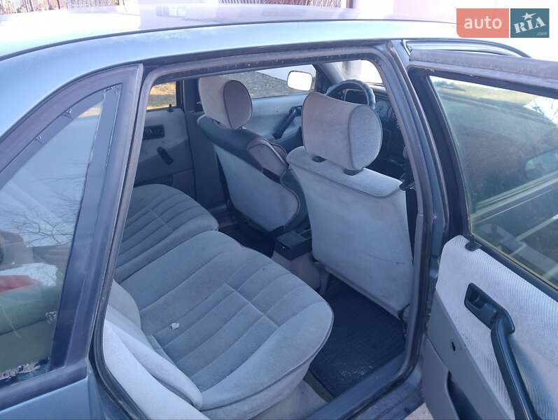 Седан Volkswagen Passat 1989 в Ивано-Франковске