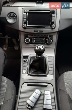 Седан Volkswagen Passat 2011 в 