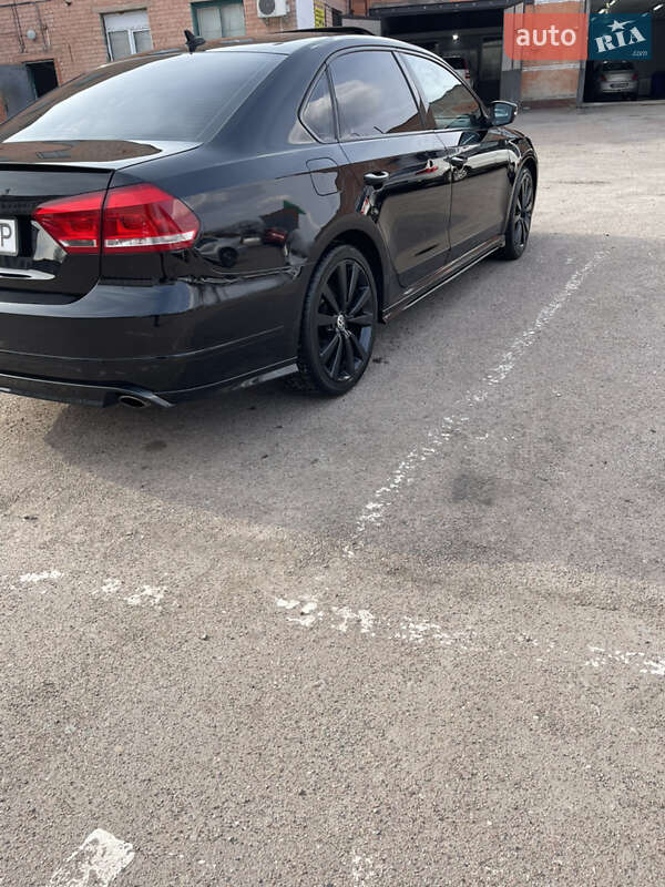 Седан Volkswagen Passat 2012 в Чернігові