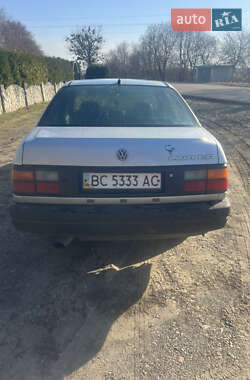 Седан Volkswagen Passat 1990 в 