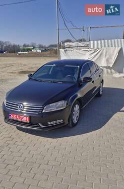 Седан Volkswagen Passat 2012 в Чернівцях