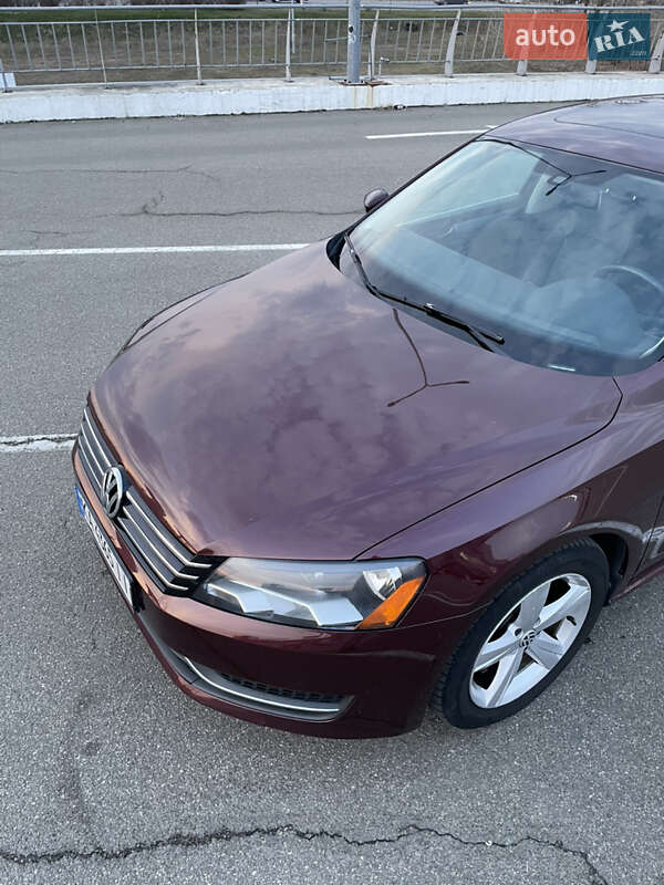 Седан Volkswagen Passat 2013 в Києві