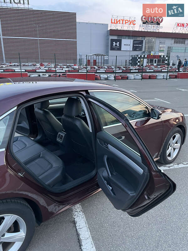 Седан Volkswagen Passat 2013 в Києві