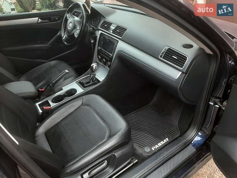Седан Volkswagen Passat 2012 в Тернополе